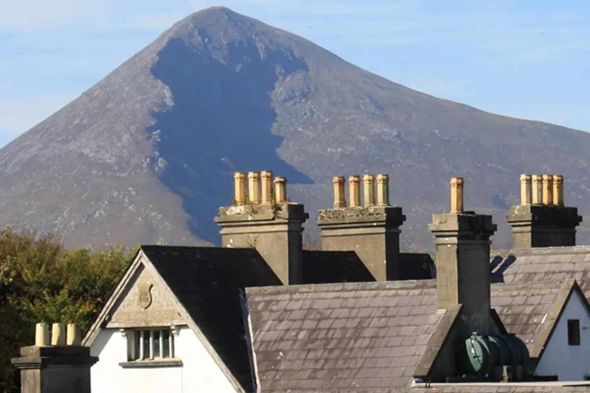 The Valley House Hostel & Bar