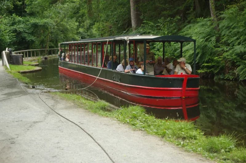 Horse-drawn boats from Llangollen Wharf