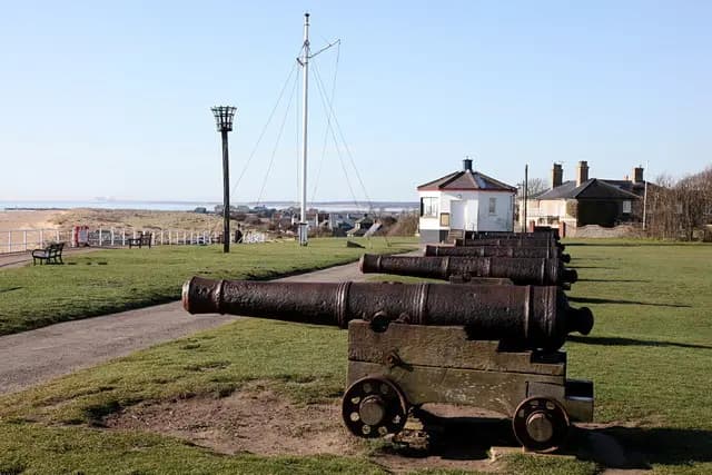 Gun Hill and the Six Guns
