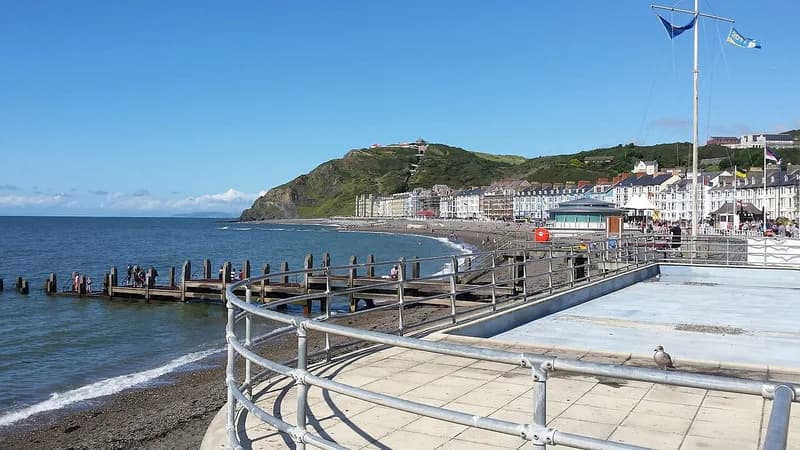 The Prom, the Pier and the Bar