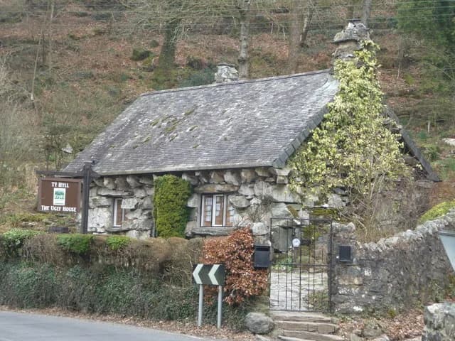 Tŷ Hyll, the Ugly House