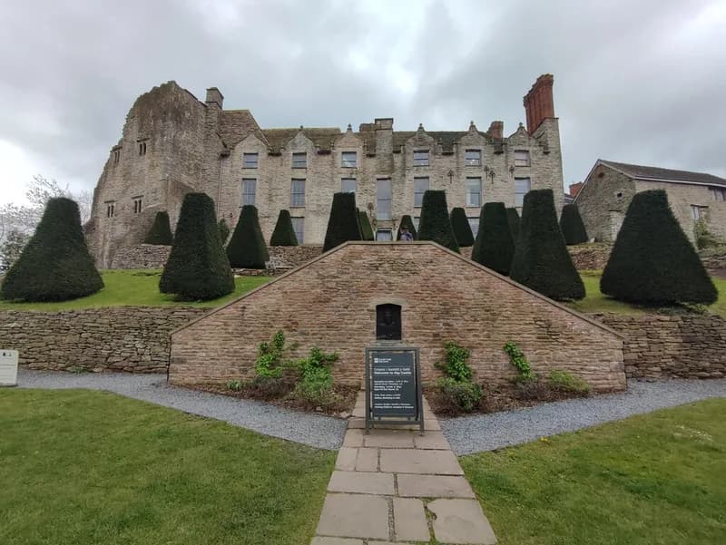 Hay Castle